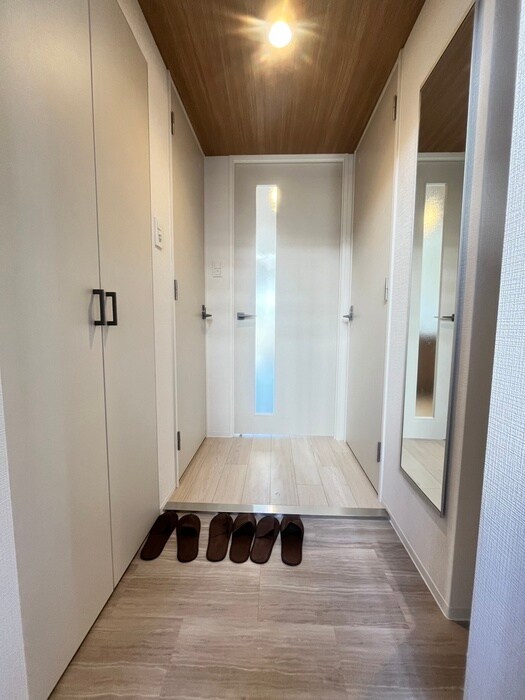 物件内観写真7　(玄関)