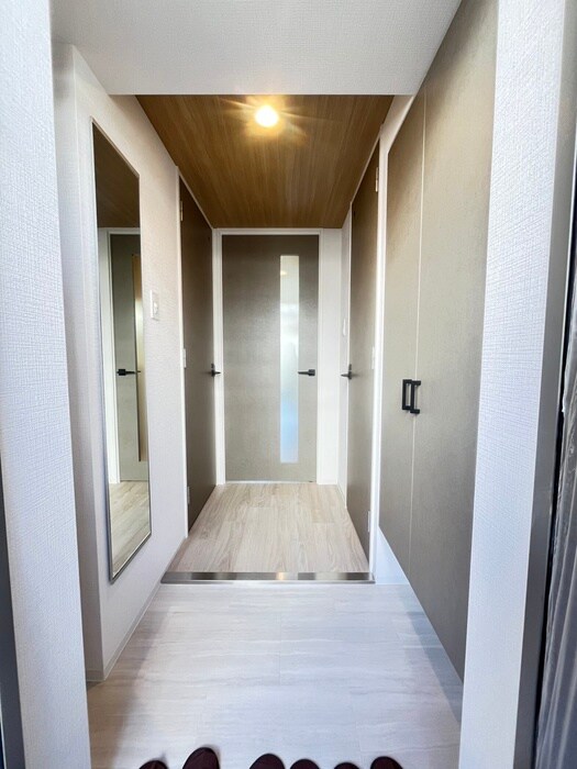 物件内観写真9　(玄関)