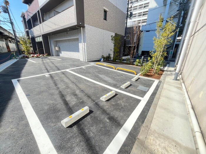 物件外観写真4　(駐車場)