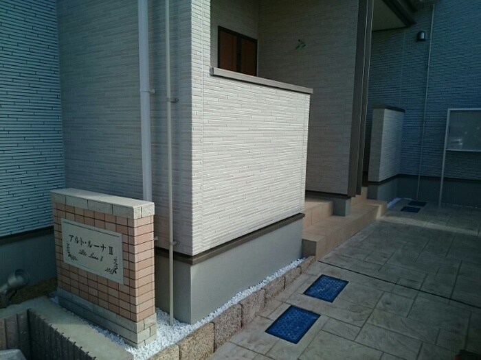 物件外観写真4　(エントランス部分)