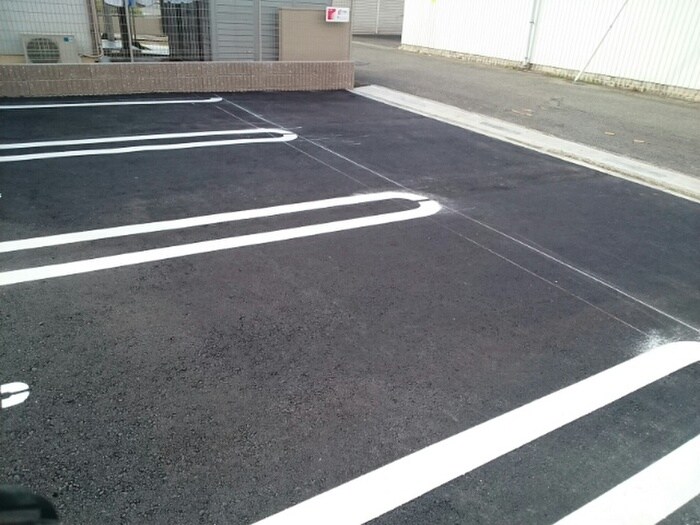 物件外観写真5　(駐車場)