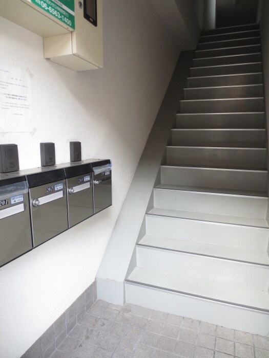 物件外観写真3　(エントランス部分)