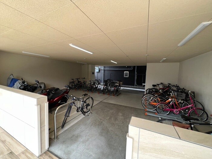 物件外観写真2　(駐輪場)