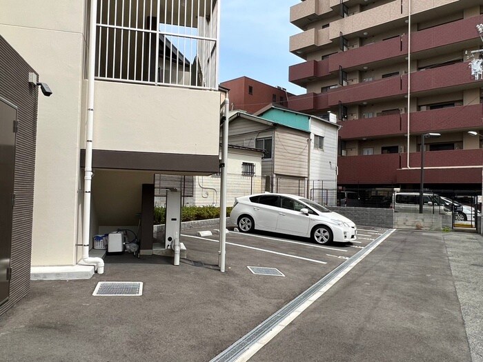物件外観写真3　(駐車場)