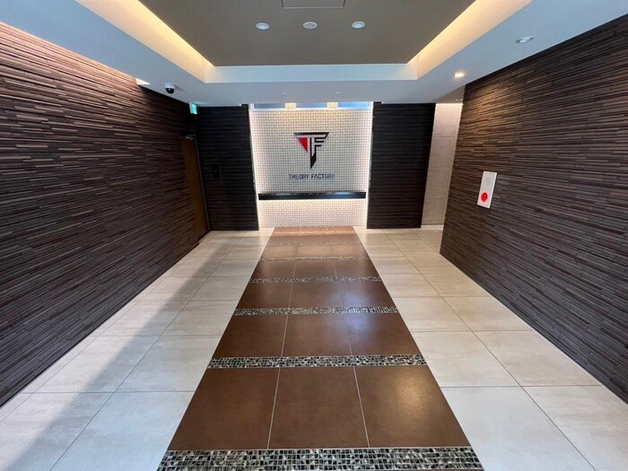 物件外観写真4　(エントランス部分)