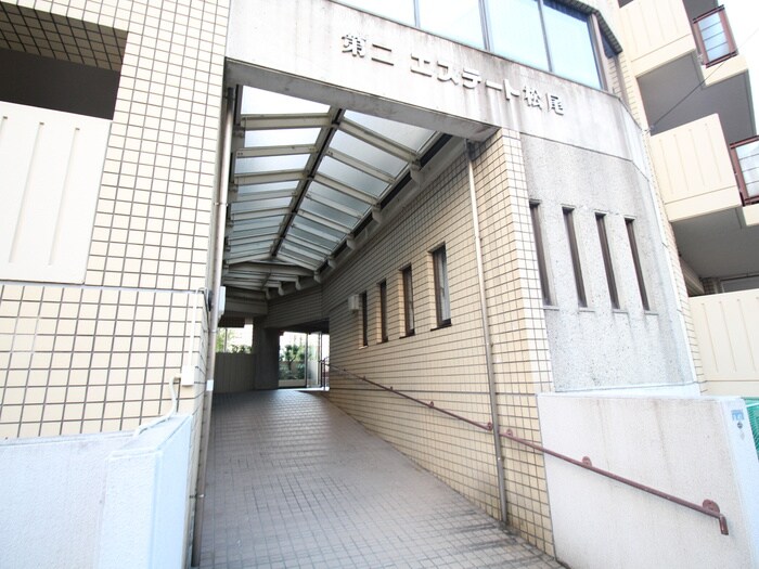 物件外観写真6　(エントランス部分)