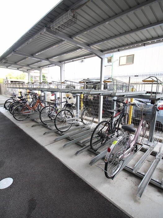 物件外観写真4　(駐輪場)