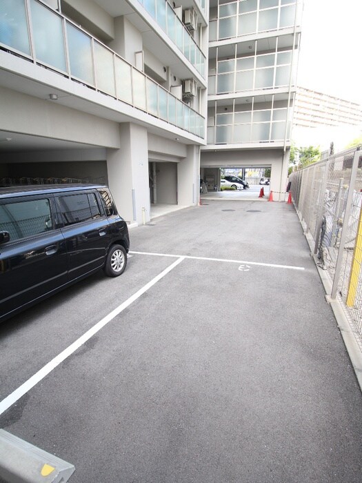 物件外観写真6　(駐車場)