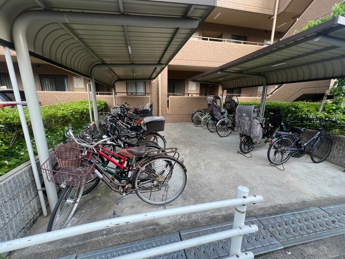 物件外観写真4　(駐輪場)
