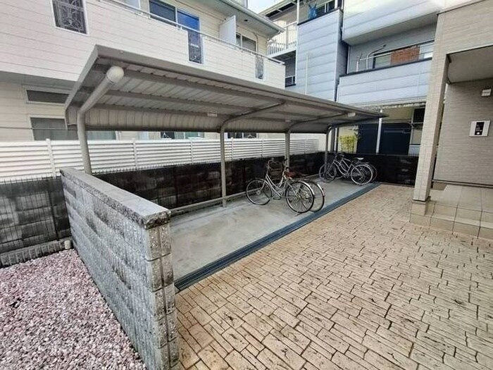 物件外観写真2　(駐輪場)