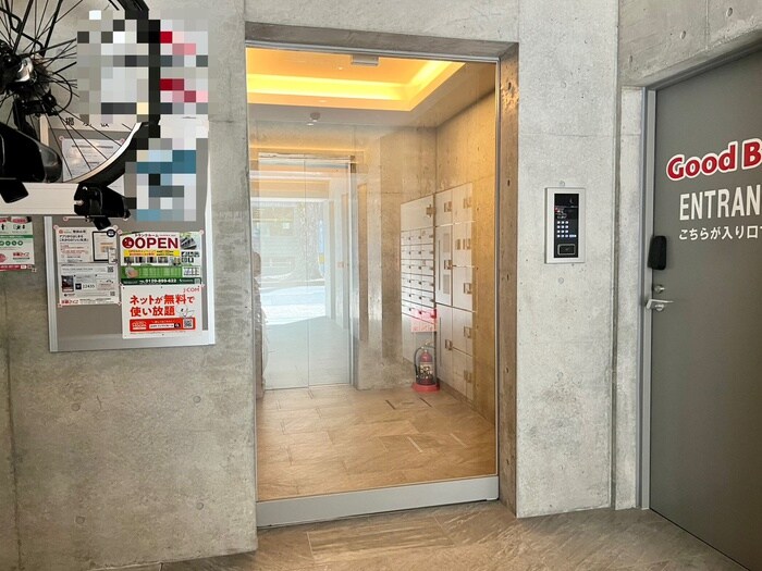 物件外観写真3　(エントランス部分)