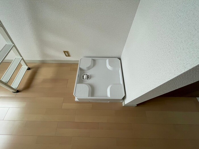 物件内観写真12　(洗濯機置場)