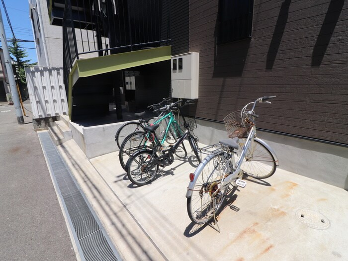 物件外観写真5　(駐輪場)
