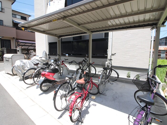 物件外観写真2　(駐輪場)