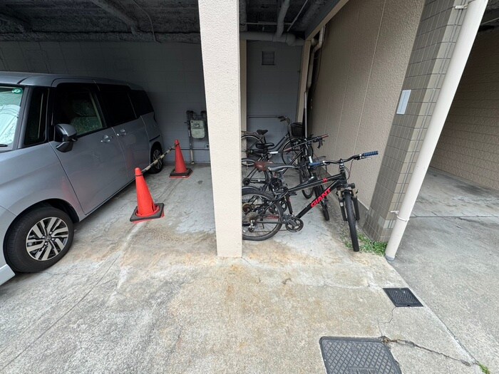 物件外観写真3　(駐輪場)