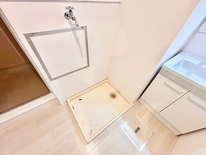 物件内観写真10　(洗濯機置場)