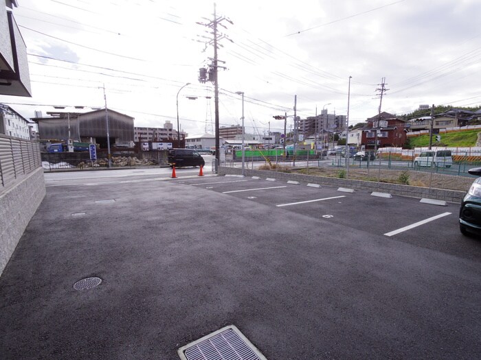 物件外観写真5　(駐車場)