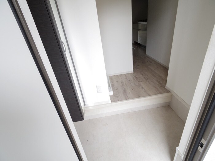 物件内観写真18　(玄関)