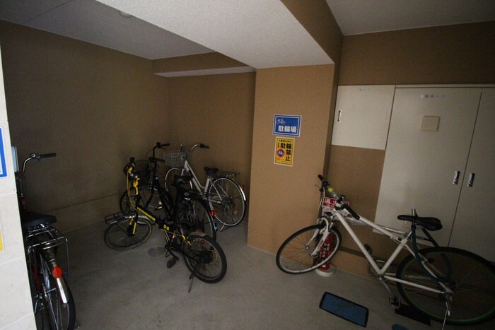 物件外観写真4　(駐輪場)