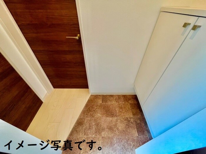 物件内観写真7　(玄関)