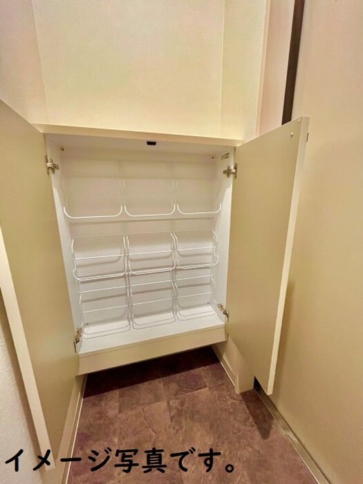 物件内観写真8　(靴箱)