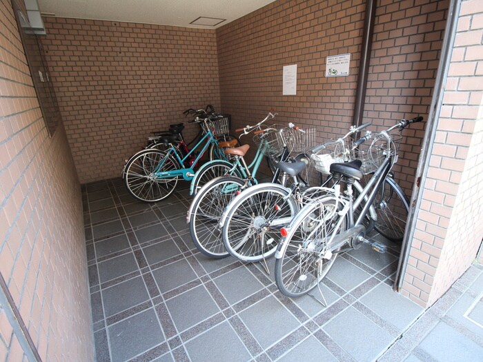 物件外観写真3　(駐輪場)