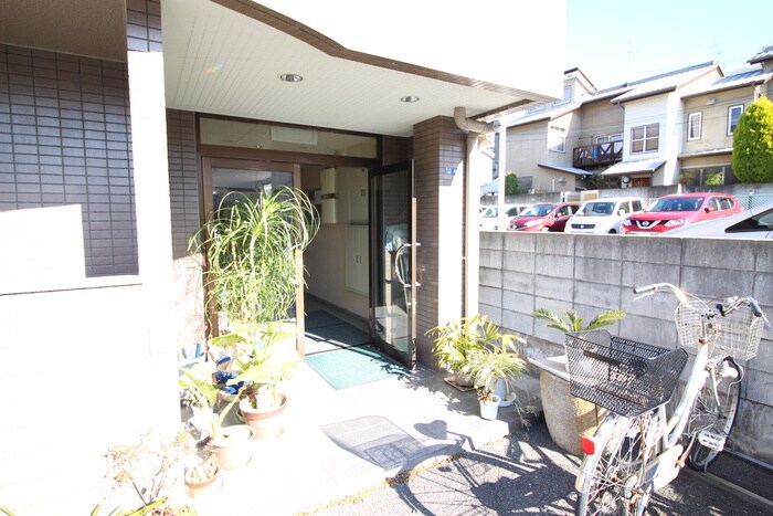 物件外観写真3　(エントランス部分)