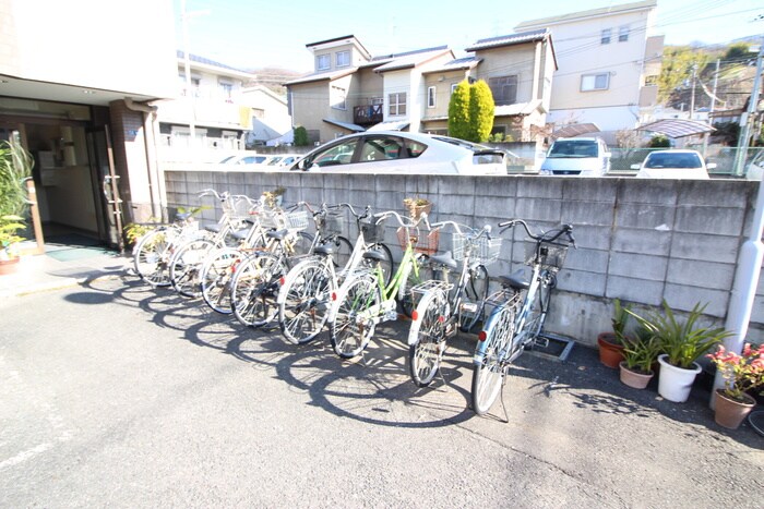 物件外観写真5　(駐輪場)