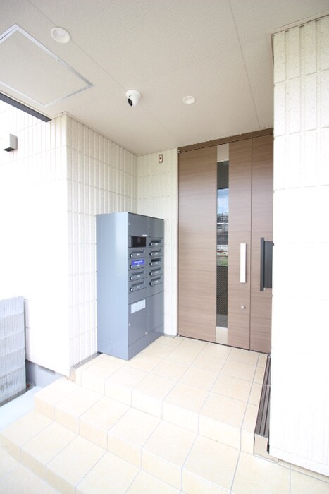 物件外観写真2　(エントランス部分)