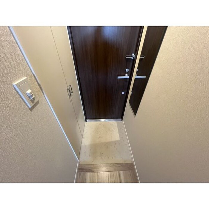 物件内観写真7　(玄関)