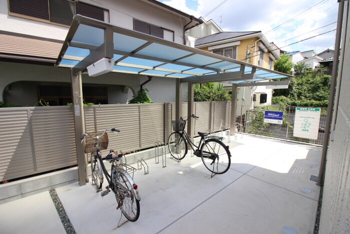 物件外観写真3　(駐輪場)