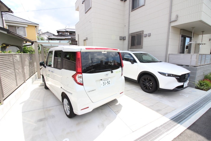 物件外観写真4　(駐車場)