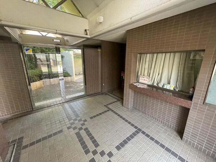 物件外観写真4　(エントランス部分)