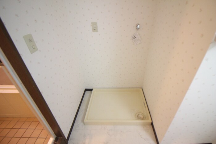 物件内観写真14　(洗濯機置場)