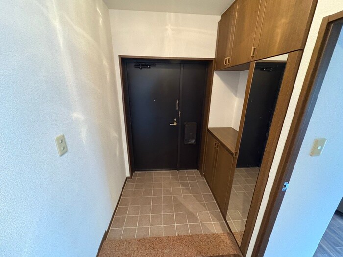 物件内観写真17　(玄関)