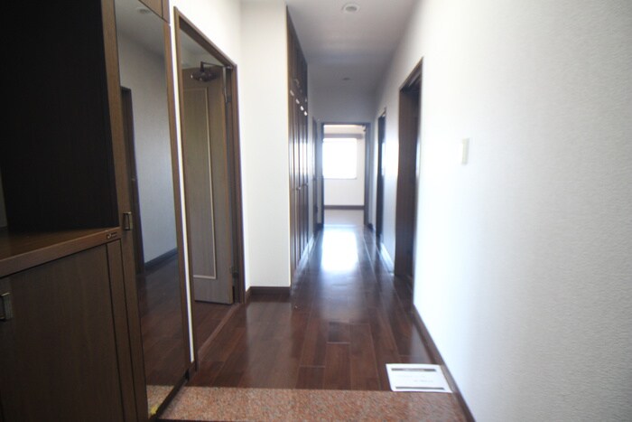 物件内観写真18　(廊下)