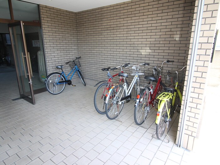 物件外観写真3　(駐輪場)