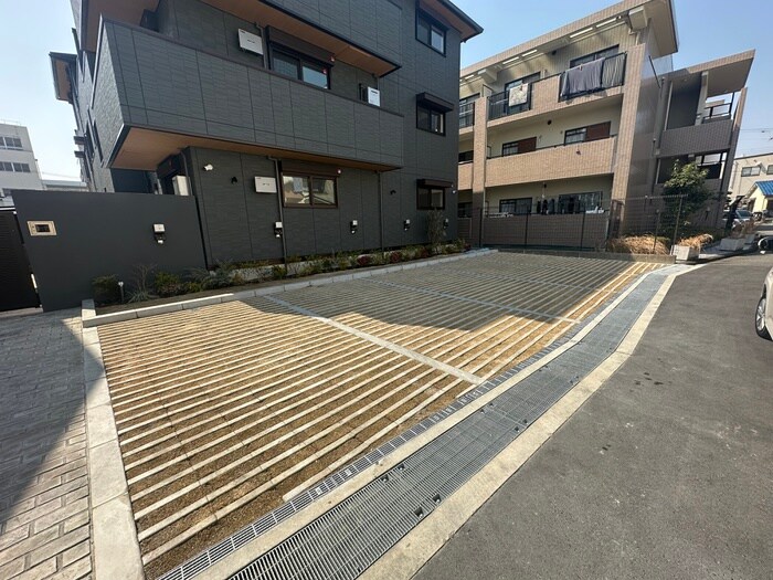 物件外観写真4　(駐車場)