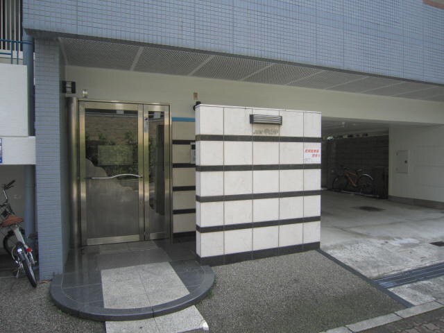 物件外観写真4　(エントランス部分)