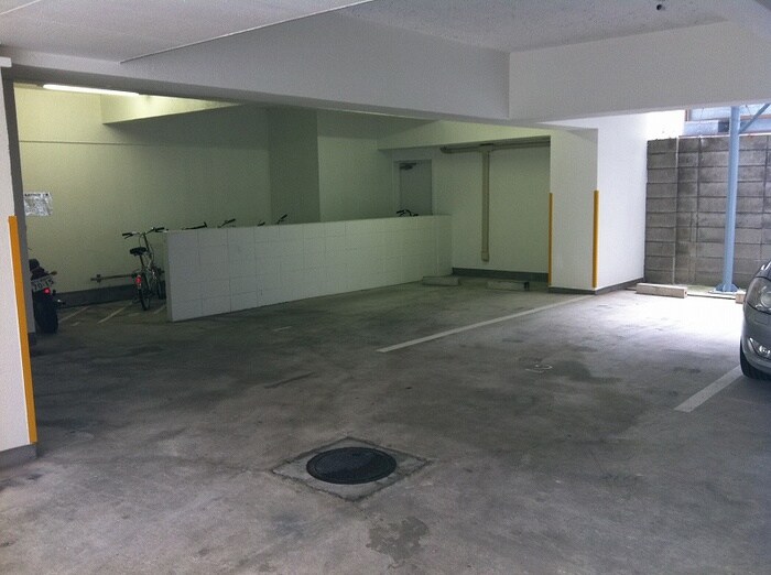 物件外観写真5　(駐車場)