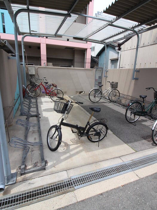 物件外観写真4　(駐輪場)