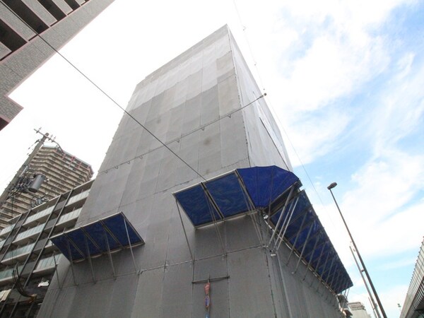 建築中
