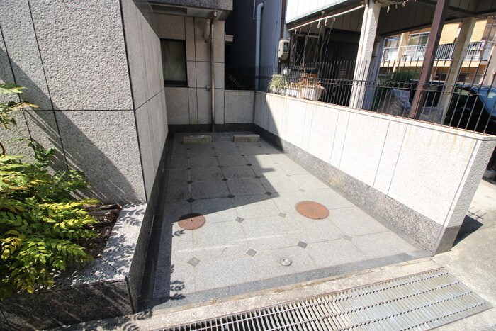 物件外観写真4　(駐車場)