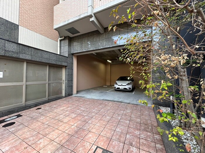 物件外観写真5　(駐車場)