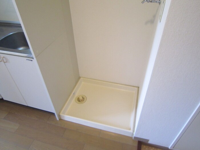 物件内観写真8　(洗濯機置場)