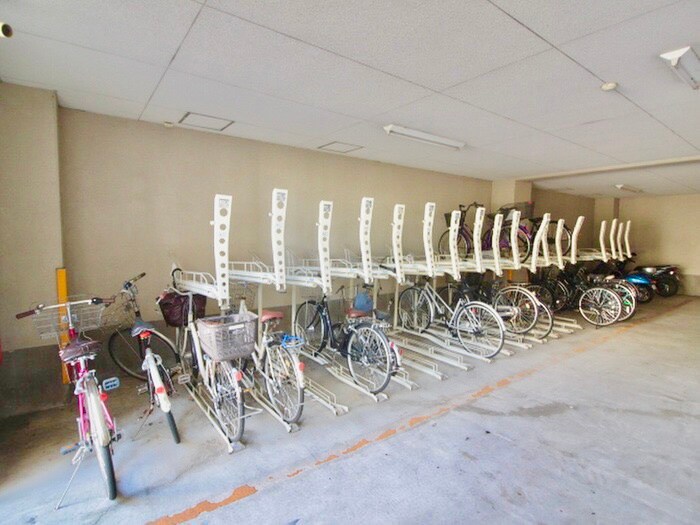 物件外観写真4　(駐輪場)