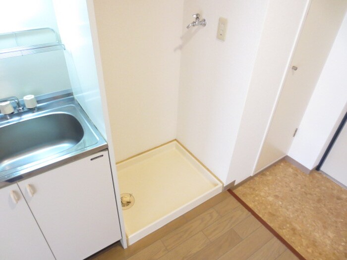 物件内観写真16　(洗濯機置場)