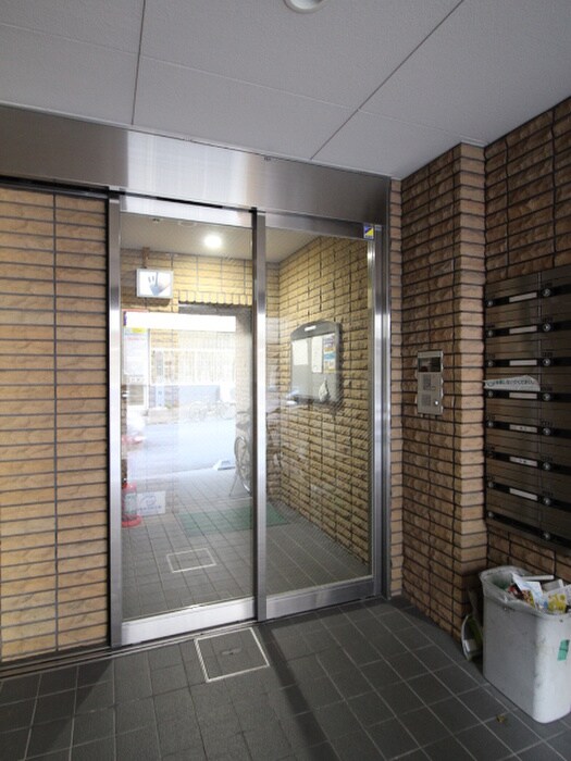 物件外観写真6　(エントランス部分)