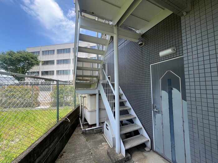 物件外観写真6　(エントランス部分)