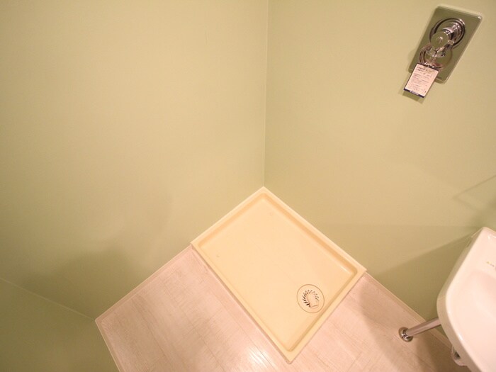 物件内観写真10　(洗濯機置場)